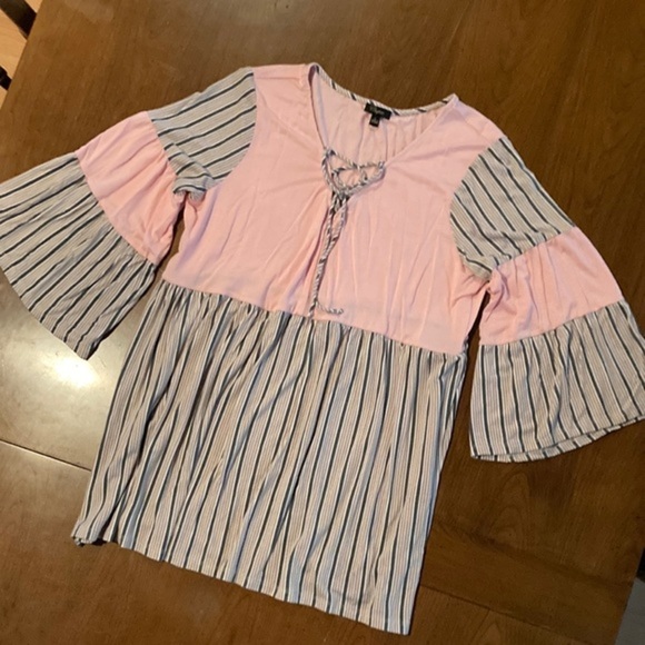 CUPIO Ladies 3/4 length flare sleeved top - sz Large - Picture 6 of 9